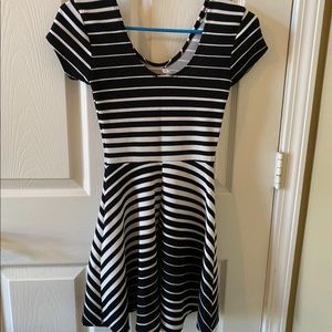 Xs black and white dress